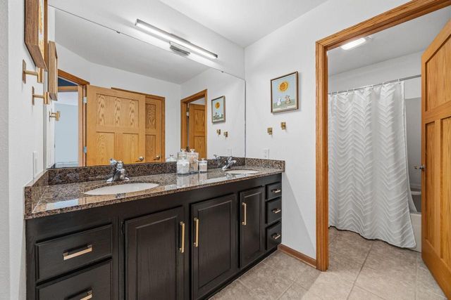 N4235 HILLSIDE Lane, Cambridge, WI 53523