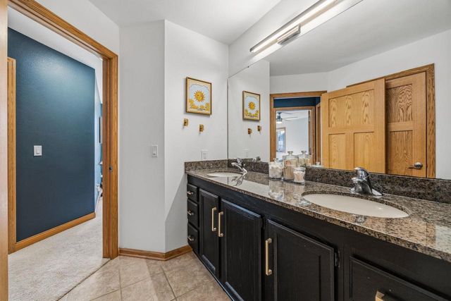 N4235 HILLSIDE Lane, Cambridge, WI 53523