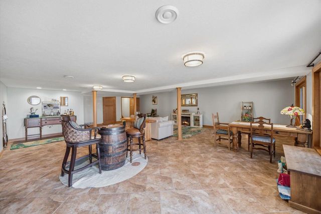 N4235 HILLSIDE Lane, Cambridge, WI 53523