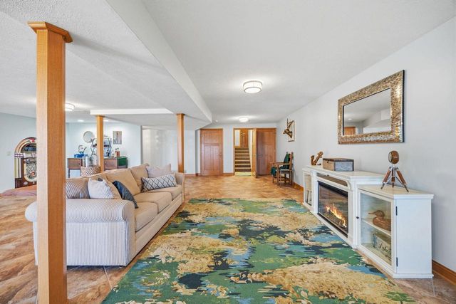 N4235 HILLSIDE Lane, Cambridge, WI 53523