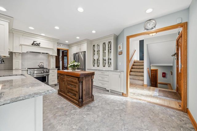 N4235 HILLSIDE Lane, Cambridge, WI 53523