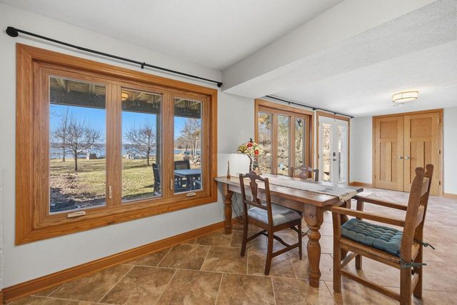 N4235 HILLSIDE Lane, Cambridge, WI 53523