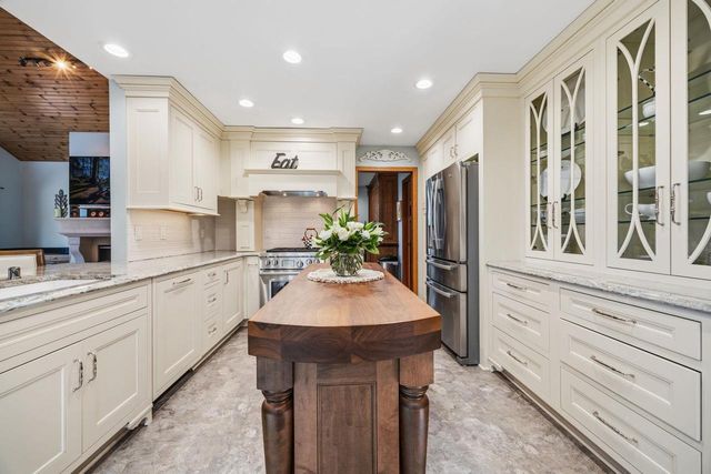 N4235 HILLSIDE Lane, Cambridge, WI 53523