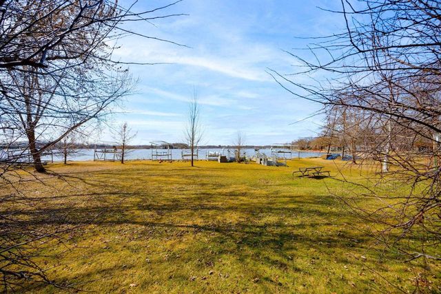 N4235 HILLSIDE Lane, Cambridge, WI 53523