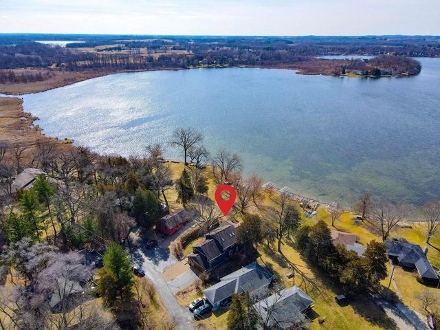 N4235 HILLSIDE Lane, Cambridge, WI 53523