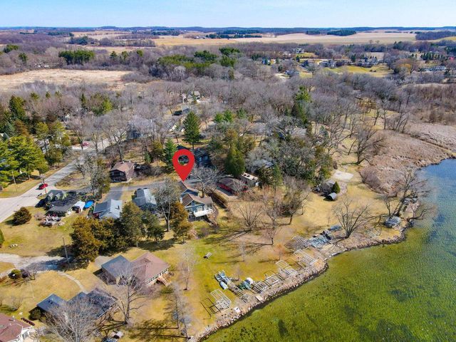 N4235 HILLSIDE Lane, Cambridge, WI 53523