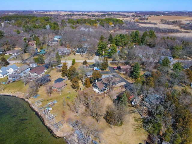 N4235 HILLSIDE Lane, Cambridge, WI 53523