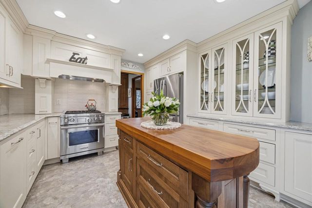 N4235 HILLSIDE Lane, Cambridge, WI 53523