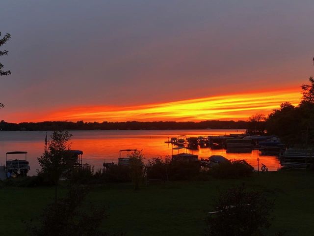 N4235 HILLSIDE Lane, Cambridge, WI 53523