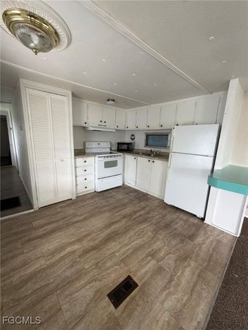 248 Flame LN, North Fort Myers, FL 33917