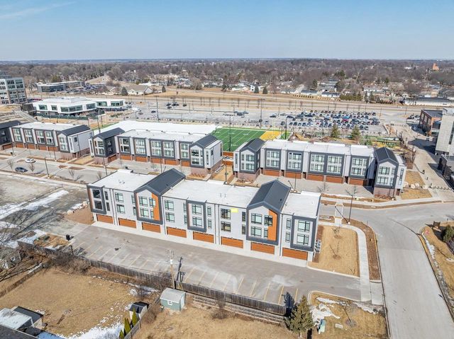 1077 BROOKWOOD DRIVE, Green Bay, WI 54304