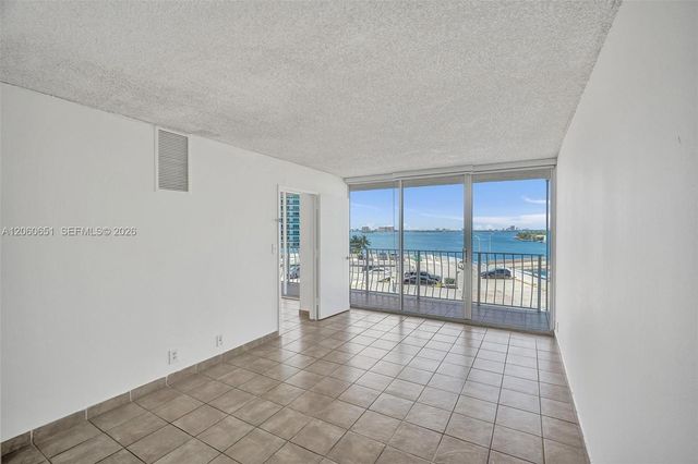 7601 E Treasure Drive 717, North Bay Village, FL 33141