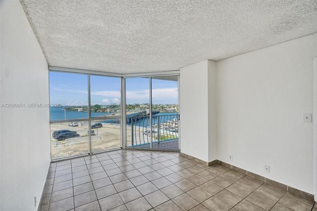 7601 E Treasure Drive 717, North Bay Village, FL 33141