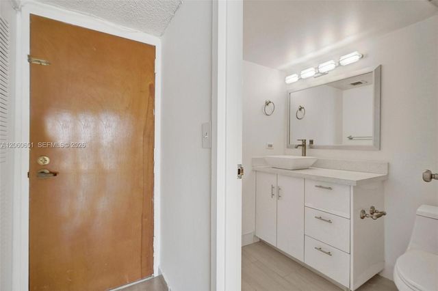 7601 E Treasure Drive 717, North Bay Village, FL 33141