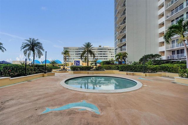 7601 E Treasure Drive 717, North Bay Village, FL 33141