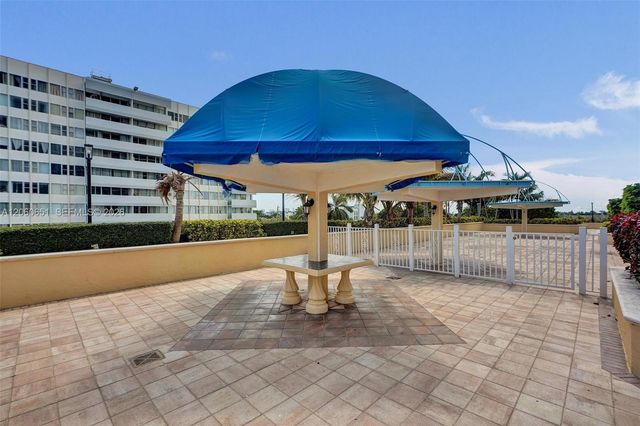 7601 E Treasure Drive 717, North Bay Village, FL 33141