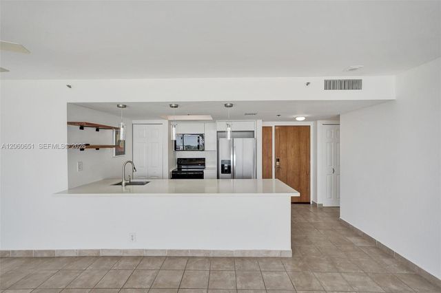 7601 E Treasure Drive 717, North Bay Village, FL 33141