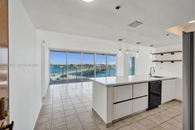 7601 E Treasure Drive 717, North Bay Village, FL 33141