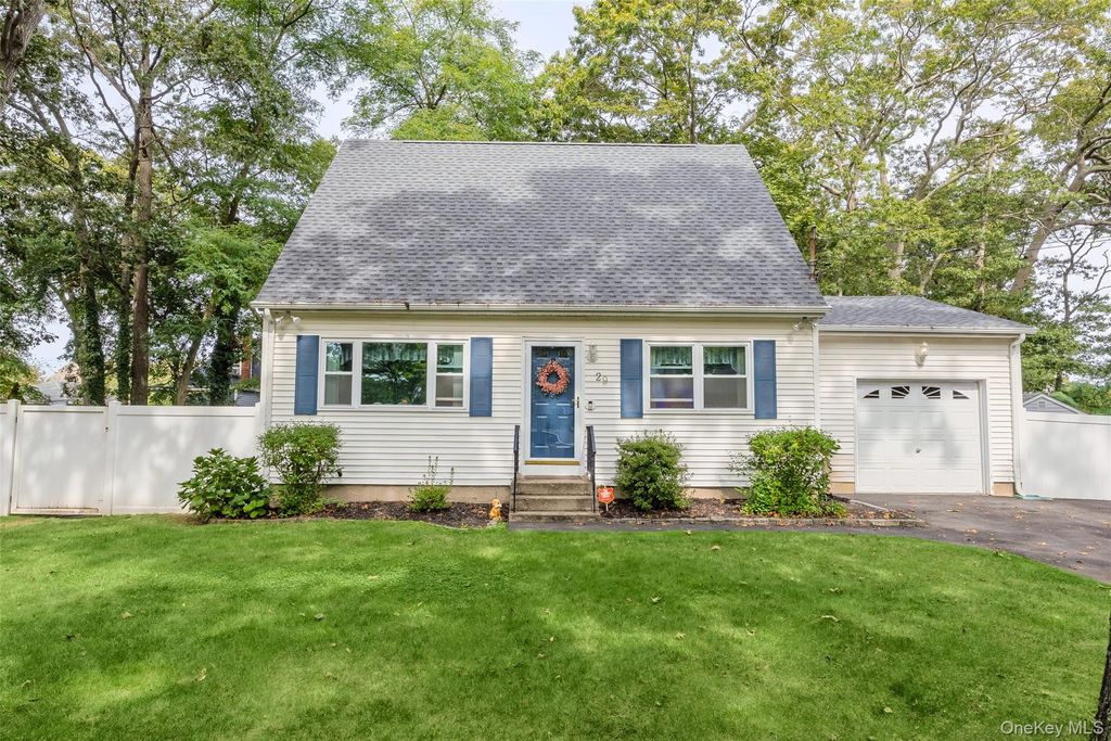 29 Bedford Avenue, Mastic, NY 11950