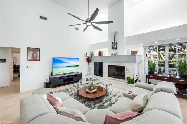 4401 Pond Apple DR S, Naples, FL 34119