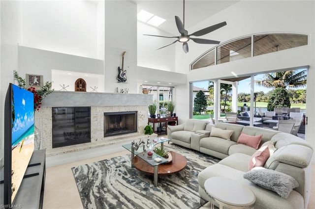 4401 Pond Apple DR S, Naples, FL 34119