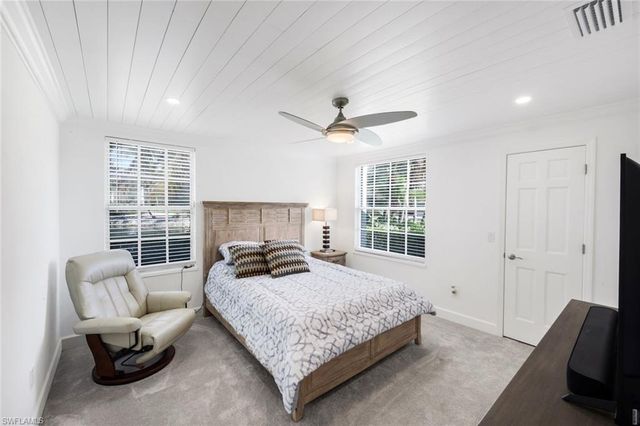 4401 Pond Apple DR S, Naples, FL 34119