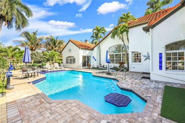 4401 Pond Apple DR S, Naples, FL 34119