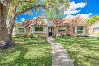 11302 Pecan Creek Drive, Houston, TX 77043
