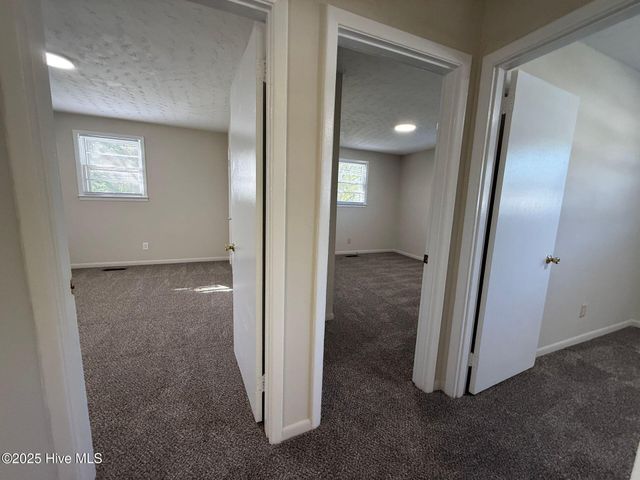712 W Pineland Drive, Swansboro, NC 28584