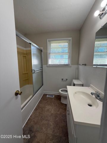 712 W Pineland Drive, Swansboro, NC 28584