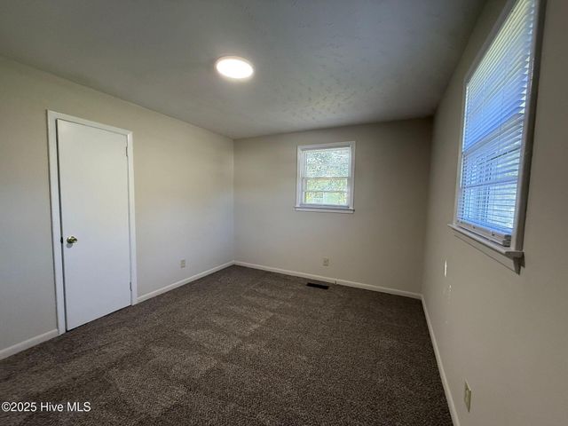 712 W Pineland Drive, Swansboro, NC 28584