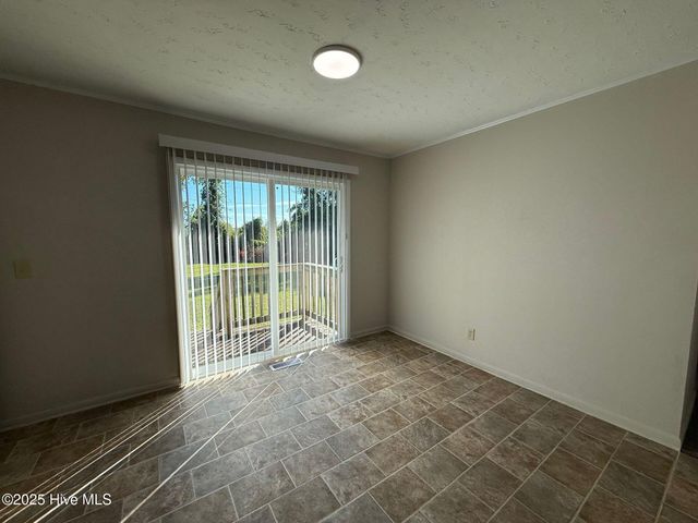 712 W Pineland Drive, Swansboro, NC 28584
