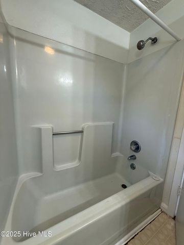 712 W Pineland Drive, Swansboro, NC 28584
