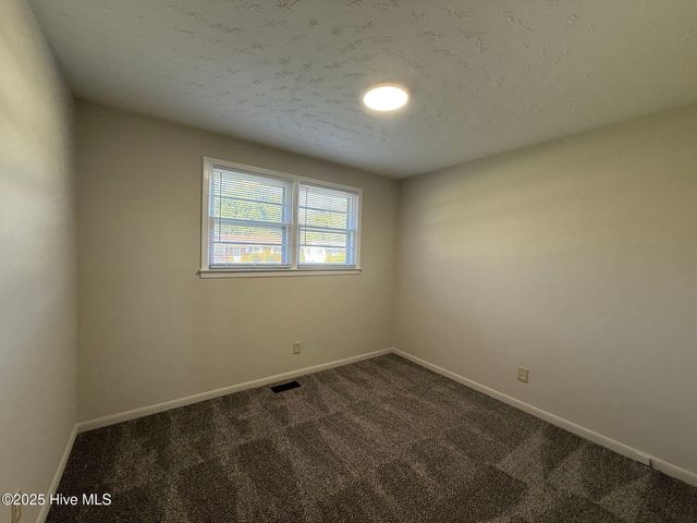 712 W Pineland Drive, Swansboro, NC 28584