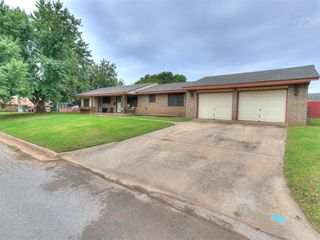 2628 S 19th Street, Chickasha, OK 73018