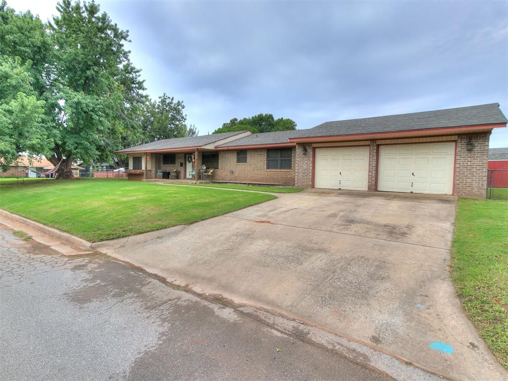 2628 S 19th Street, Chickasha, OK 73018