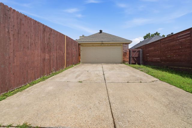 915 Sea Shell Drive, Mesquite, TX 75149