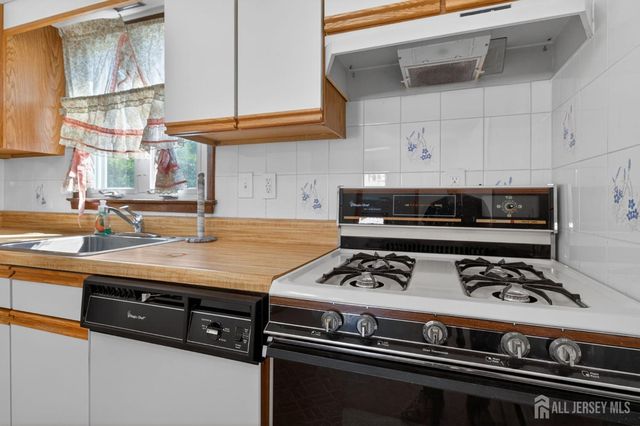 30 Frandsen Avenue, South River, NJ 08882