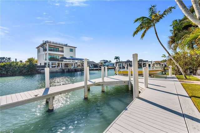 132 E Hilo ST, Naples, FL 34113