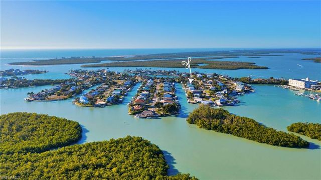 132 E Hilo ST, Naples, FL 34113