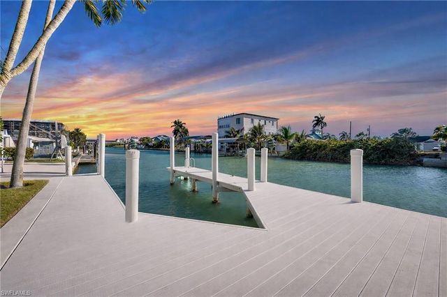 132 E Hilo ST, Naples, FL 34113