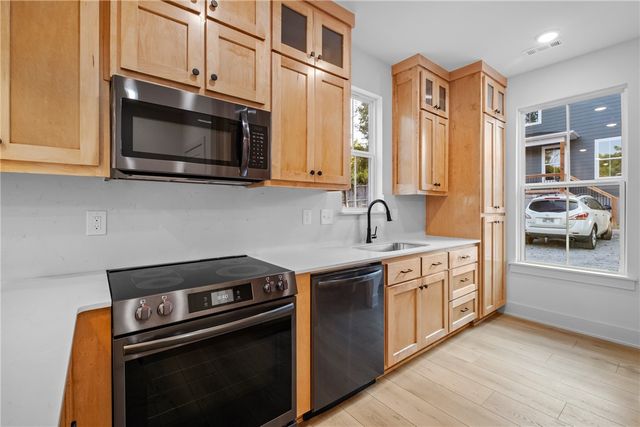 588 S Willow Avenue 1, Fayetteville, AR 72701