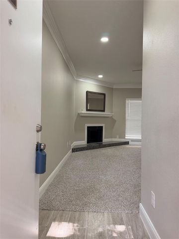 9707 Richmond Ave Apt 77, Houston, TX 77042