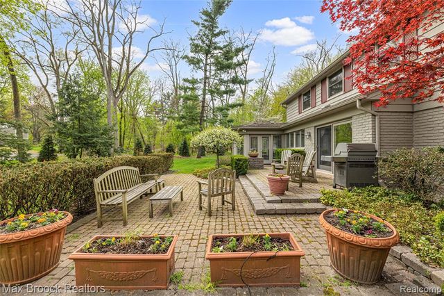 25933 Hersheyvale Drive, Franklin, MI 48025