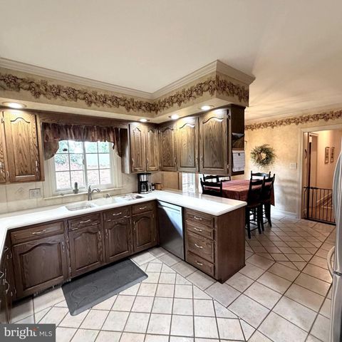 475 LARKSPUR LANE, Chambersburg, PA 17202