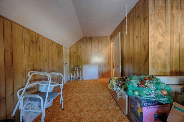 602 E Post Office ST, Weimar, TX 78962