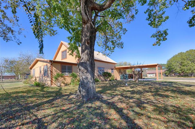 602 E Post Office ST, Weimar, TX 78962