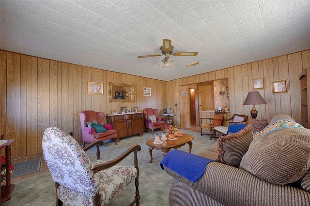 602 E Post Office ST, Weimar, TX 78962