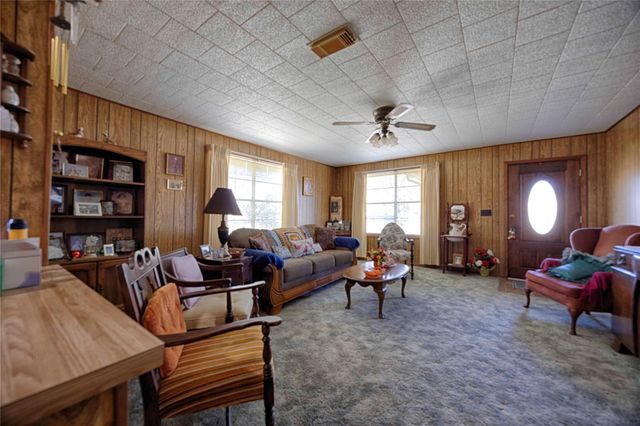 602 E Post Office ST, Weimar, TX 78962