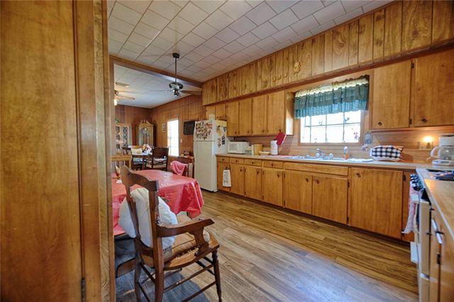 602 E Post Office ST, Weimar, TX 78962